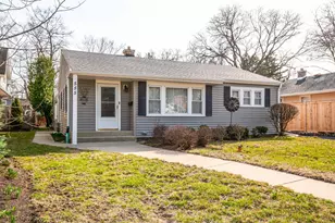 555 Longfellow Ave, Deerfield, IL 60015 - Photo 1