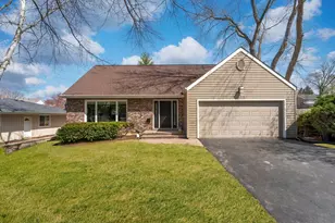 121 N Glendale Ave, Barrington, IL 60010 - Photo 1