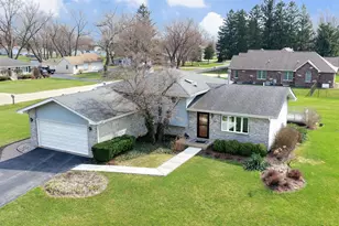 300 W Woodlawn Rd, New Lenox, IL 60451 - Photo 1
