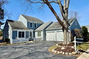 388 Narragansett Ct, Crystal Lake, IL 60012 - Photo 1