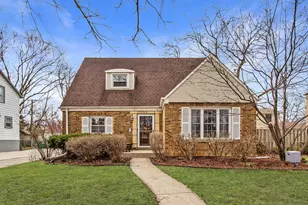 1019 Division St, Oak Park, IL 60302 - Photo 1