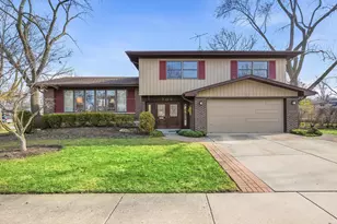 703 E Redwood Ln, Arlington Heights, IL 60004 - Photo 1