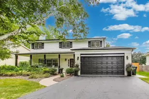 833 Fairlawn Ave, Libertyville, IL 60048 - Photo 1