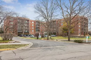 5225 N Riversedge Terrace, Chicago, IL 60630 - Photo 1