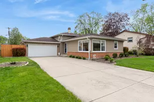 1105 E Barberry Ln, Mount Prospect, IL 60056 - Photo 1