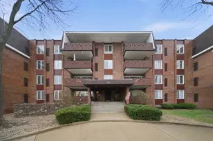 121 S Spruce Ave, Wood Dale, IL 60191 - Photo 1
