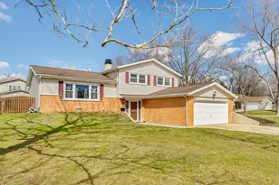 802 Timber Ln, Darien, IL 60561 - Photo 1