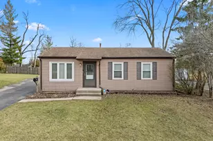 25 McCabe Dr, Streamwood, IL 60107 - Photo 1