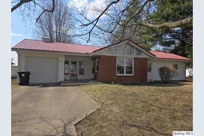 105 S Clermont St, Bowen, IL 62316 - Photo 1