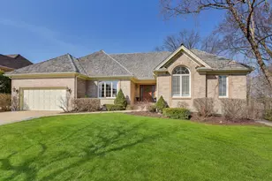 4 Union Cir, Wheaton, IL 60187 - Photo 1