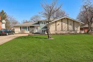18W194 Claremont Dr, Darien, IL 60561 - Photo 1