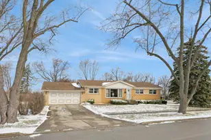 310 Harvard St, Des Plaines, IL 60016 - Photo 1