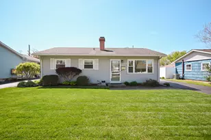 907 Lilac Ln, Joliet, IL 60435 - Photo 1