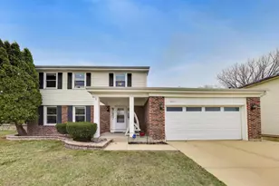 1021 Warwick Cir S, Hoffman Estates, IL 60169 - Photo 1
