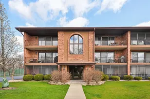 8218 Cobblestone Dr, Palos Hills, IL 60465 - Photo 1