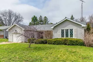 1009 Hampton Ct, McHenry, IL 60050 - Photo 1