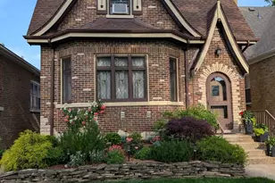 6042 N Mason Ave, Chicago, IL 60646 - Photo 1