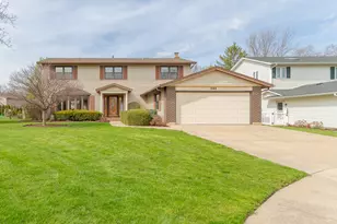 544 Northampton Cir, Elk Grove Village, IL 60007 - Photo 1