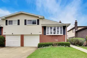 1740 N Drury Ln, Arlington Heights, IL 60004 - Photo 1