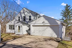 362 1/2 River Bluff Rd, Elgin, IL 60120 - Photo 1