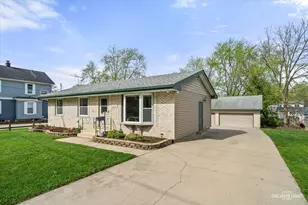 1117 Douglas Ave, Aurora, IL 60505 - Photo 1