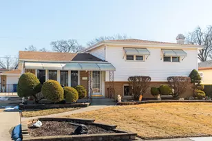 423 S Yale Ave, Addison, IL 60101 - Photo 1