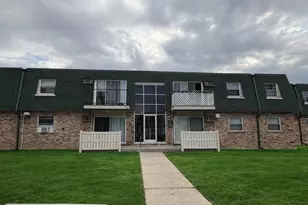 10037 S Walnut Terrace, Palos Hills, IL 60465 - Photo 1