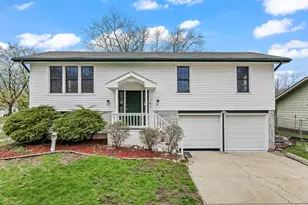 161 Oakwood Dr, Bolingbrook, IL 60440 - Photo 1