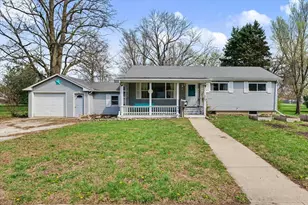 333 W Pine St, Paxton, IL 60957 - Photo 1