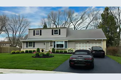 8 Greenwood Court N, Buffalo Grove, IL 60089 - Photo 1