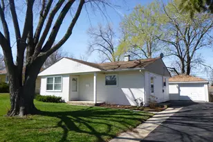 30 Aspen Ln, Carpentersville, IL 60110 - Photo 1