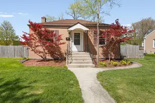 132 Hiawatha Dr, Clarendon Hills, IL 60514 - Photo 1