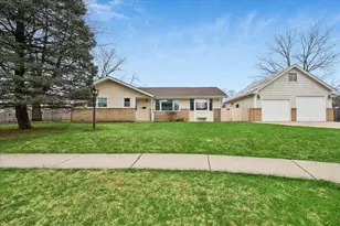 644 Pierce Ct, Grayslake, IL 60030 - Photo 1