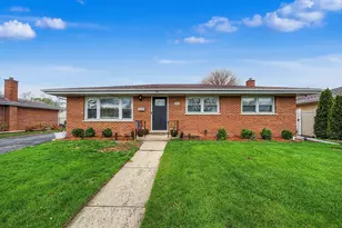 581 Welter Dr, Wood Dale, IL 60191 - Photo 1