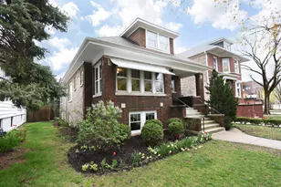 1042 S Kenilworth Ave, Oak Park, IL 60304 - Photo 1