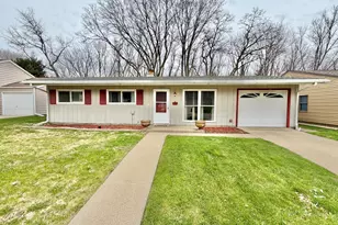 1212 Ogletree Pl, Dixon, IL 61021 - Photo 1