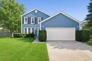 421 Thompson Blvd, Buffalo Grove, IL 60089 - Photo 1