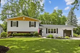 586 Aztec Dr, Carol Stream, IL 60188 - Photo 1