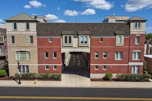 922 Warren Ave, Downers Grove, IL 60515 - Photo 1