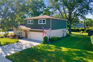 2143 E Peachtree Ln, Arlington Heights, IL 60004 - Photo 1