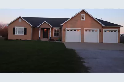 306 S Third Street, Ashkum, IL 60911 - Photo 1