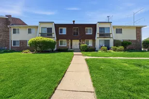 6818 Roberts Dr, Woodridge, IL 60517 - Photo 1