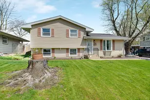 1611 Notre Dame Rd, Rockford, IL 61103 - Photo 1