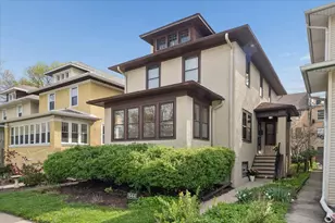 944 N Humphrey Ave, Oak Park, IL 60302 - Photo 1
