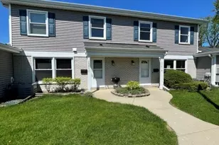 1301 Kingsbury Dr, Hanover Park, IL 60133 - Photo 1