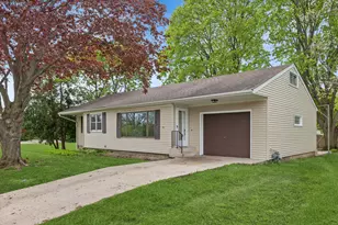 821 Diane Ct, Marengo, IL 60152 - Photo 1