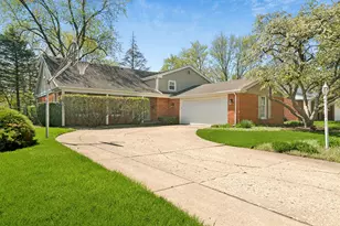 719 E Hackberry Dr, Arlington Heights, IL 60004 - Photo 1