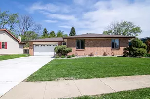 860 Pheasant Dr, Bradley, IL 60915 - Photo 1