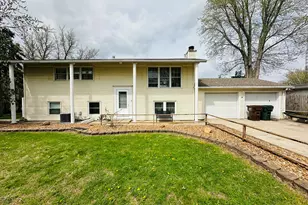 3789 E Lakeview Dr, Kankakee, IL 60901 - Photo 1