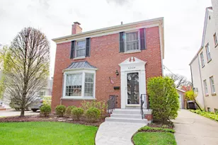 6239 N Lenox Ave, Chicago, IL 60646 - Photo 1